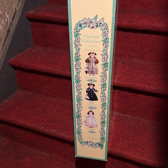 Brand new limited collection LE  CHERI Porcelain doll still in original box - Picture 4 of 7